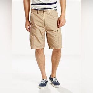 NWT Levis Carrier Cargo Shorts Mens 42 Khaki  Cotton Levi’s